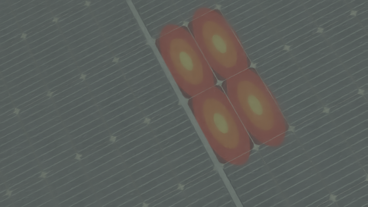 Solar module with a two-by-two amber and red hotspot cluster